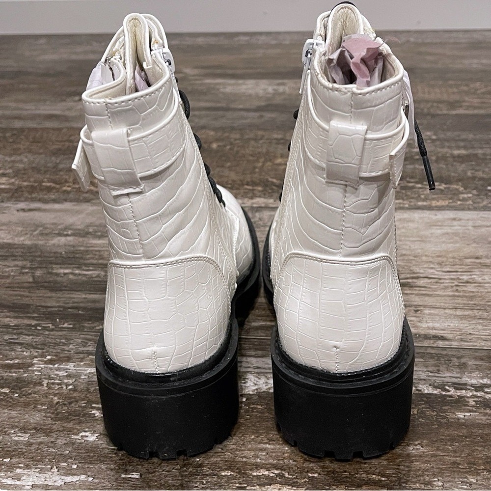 Nicole Miller Boots New‎ York Snakeskin Combat Moto City White Size 7 NEW - Picture 10 of 16